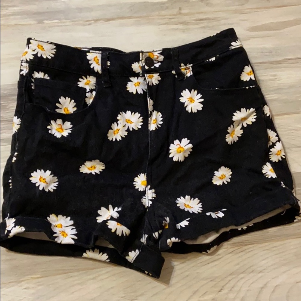 Forever 21 Printed Daisy Floral High Waisted Short